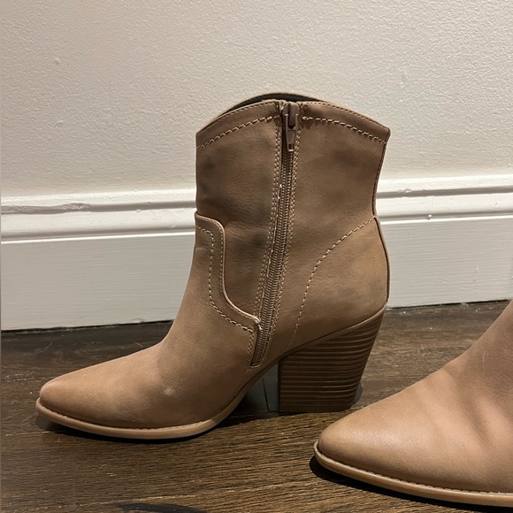 Naturalizer Tan Bootie - sz 9 - Picture 2 of 6
